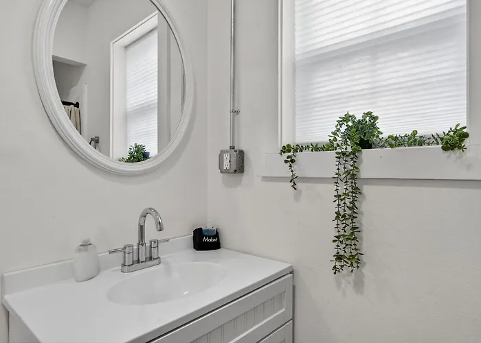 Unit 1 Cozy Apartment
