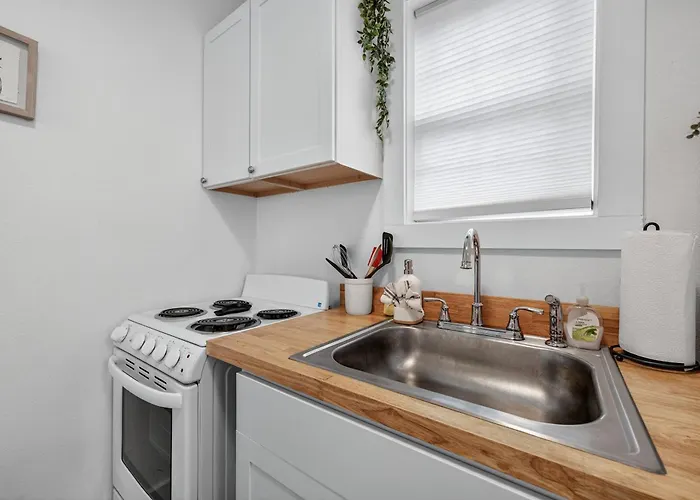 Unit 1 Cozy Apartment Pensacola